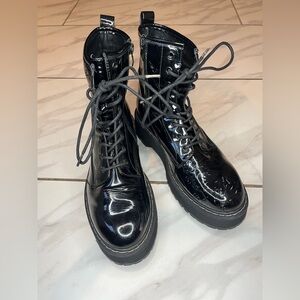 Steve Madden Bettyy1 Black Patent Women's Betty Combat Boot (USED) Size 10